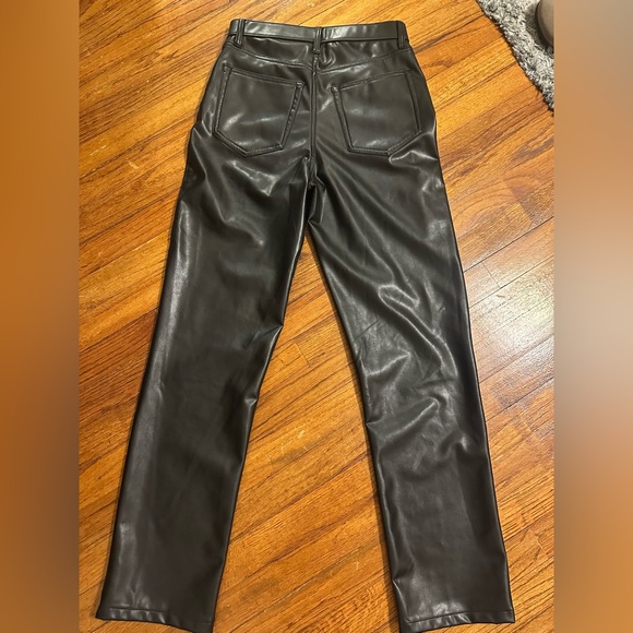Abercrombie & Fitch 90s Straight Ultra High Rise
Black Vegan Leather Pants - Picture 6 of 6